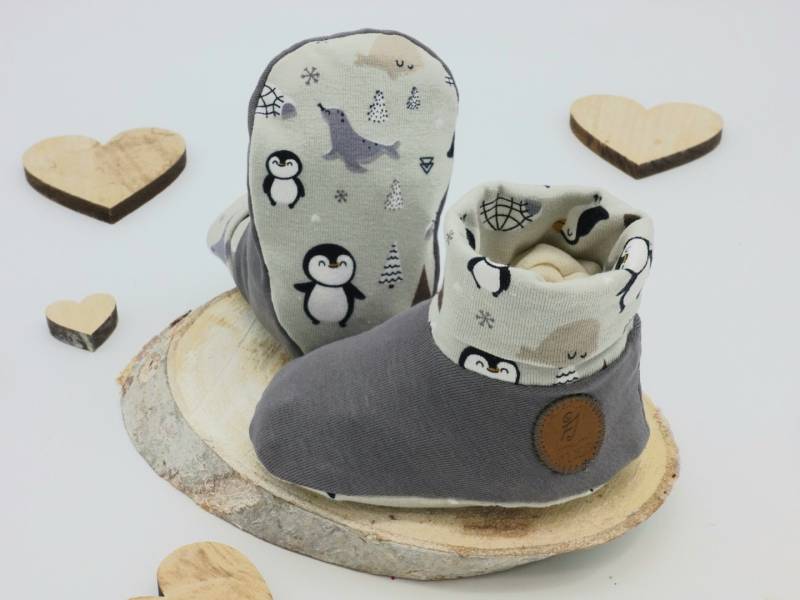 Baby Schühchen Socken Aus Baumwolljersey Mit Fröhlichen Polartieren Von Iriz Design von IRiZDESiGN