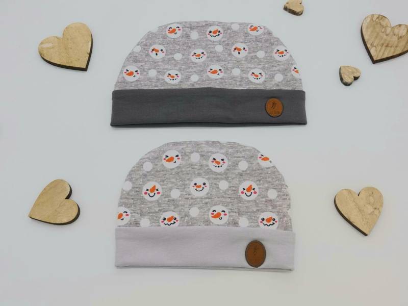 Babymütze Aus Baumwolljersey Zum Wenden Mit Fröhlichen Schneemännern Von Iriz Design von IRiZDESiGN