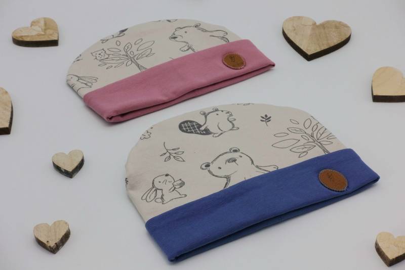 Babymütze Aus Baumwolljersey Zum Wenden Mit Fröhlichen Waldtieren Von Iriz Design von IRiZDESiGN