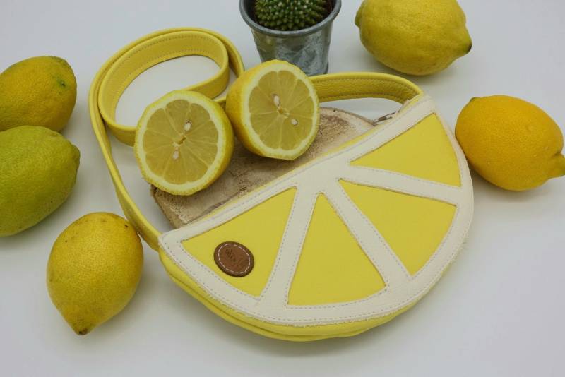Bio - Lederhandtasche | Ecopell Im Zitronen-Look Handgefertigt Von Iriz Design von IRiZDESiGN