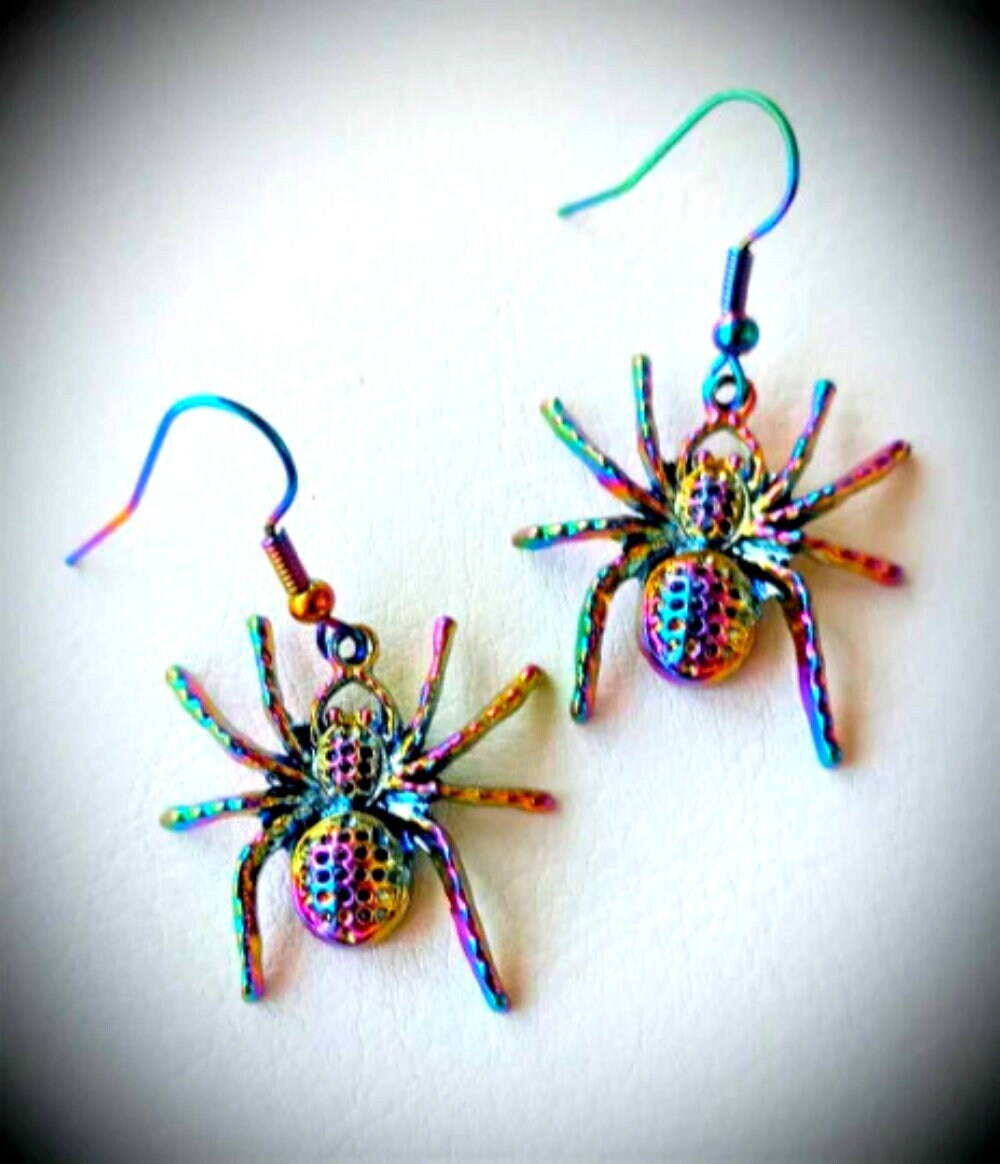 Regenbogen Titan Spinne Ohrringe - Stahl Vogelspinne Goth Schmuck Halloween von ISAlandBoutique