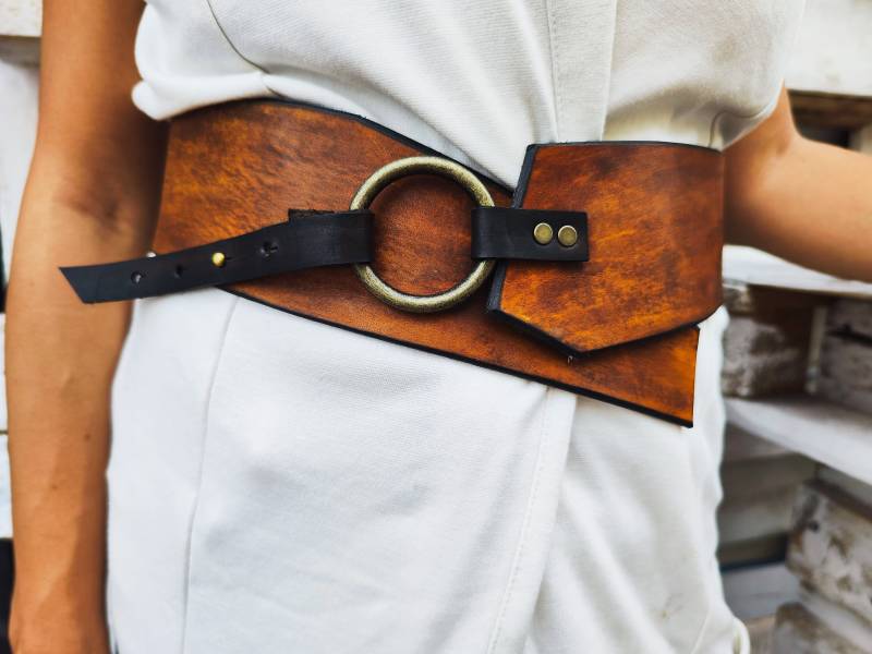 Handgefertigte Braun Leder Taille Gürtel Mit Bronze Ring Verschluss Von Ishaor Exclusive Design von ISHAOR