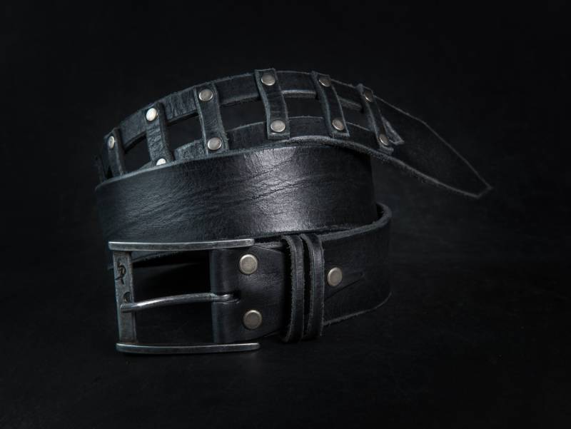 Handgefertigter Schwarzer Ledergürtel - Herren Jeans Gürtel Echtes Leder Einzigartiges Custom Design Weihnachtsgeschenk Rocker Stil von ISHAOR