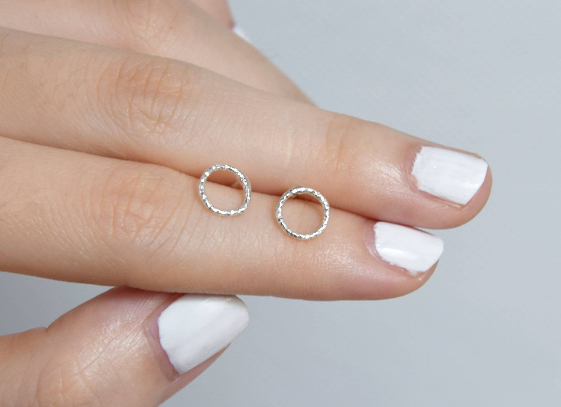 Diamantschliff Kreis Ohrstecker - Glänzende Handgefertigte Schlichte Silber Ohrringe Tolles Geschenk/ Valentinstag/ Weihnachten/ Neujahr/ Diamantschliff Kreis Ohrstecker - Glänzende Handgefertigte Schlichte Silber Ohrringe Tolles Geschenk/ Valentinstag/ Weihnachten/ Neujahr/ von ISJewellery