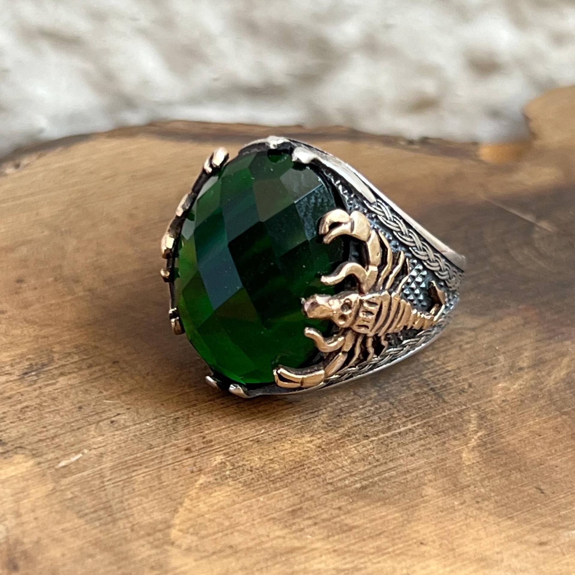 Handgemachter Sterling Silber Skorpion Ring Smaragd Edelstein Tierverpackung Handgemachter Sterling Silber Skorpion Ring Smaragd Edelstein Tierverpackung von ISTANBULSILVERART