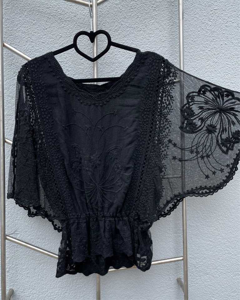 ITALY VIBES Spitzenbluse - Kurzarmbluse “Laura” – Eleganz trifft auf Vielseit - ONE SIZE passt hier Gr. XS - L von ITALY VIBES