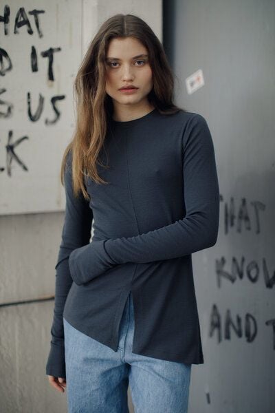 IVA RYCH Asymetrischer Longsleeve aus Wolle mit Drapierung I Deadstock von IVA RYCH