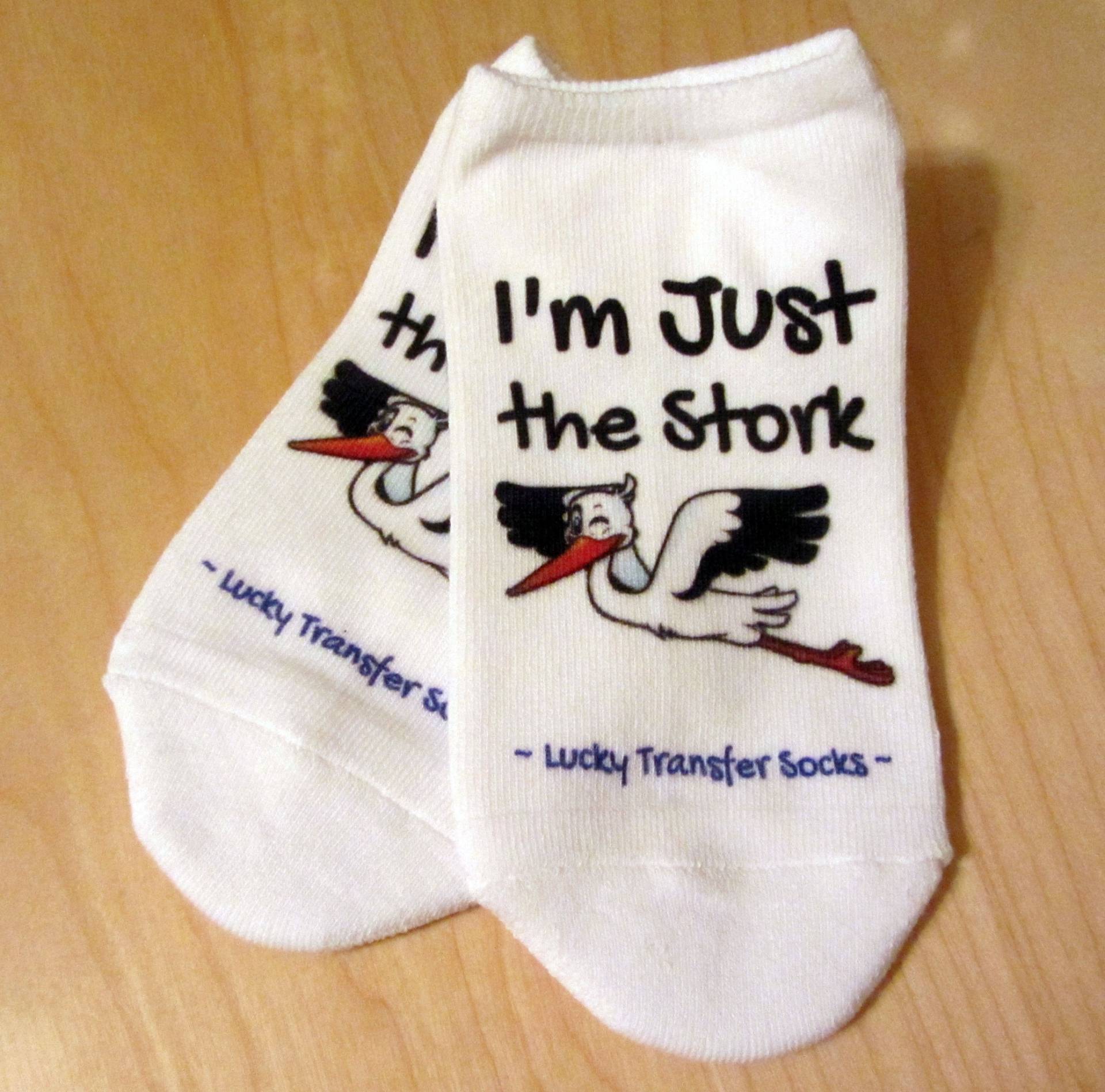 Ivf Geschenk, Ersatzmutter, Socken Ich Bin Nur Der Storch Lucky Transfer - Ersatzreise Socks, Day, Ersatzgeschenk Ivf Geschenk, Ersatzmutter, Socken Ich Bin Nur Der Storch Lucky Transfer - Ersatzreise Socks, Day, Ersatzgeschenk von IVFSurrogacyGoodies
