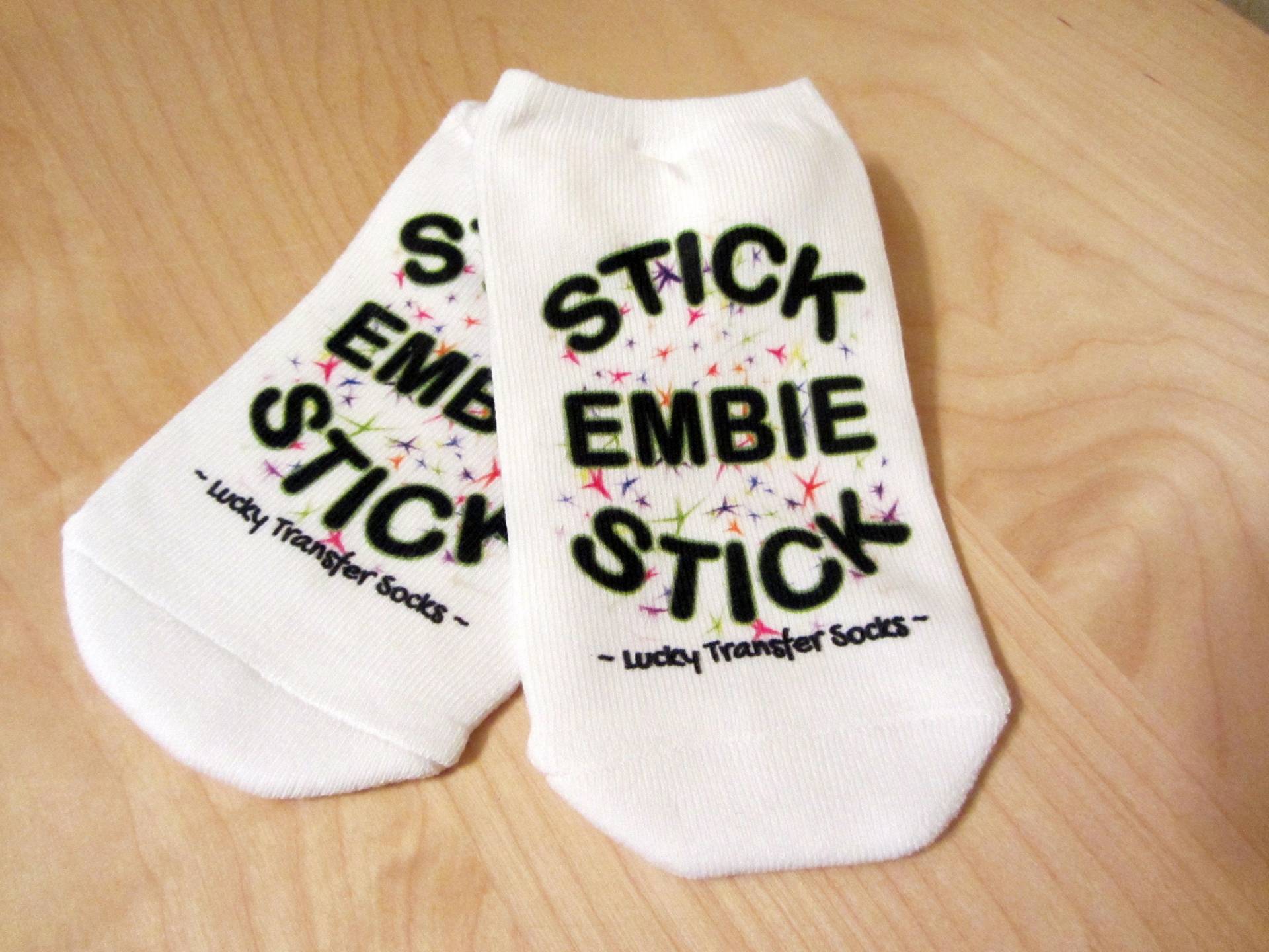 Ivf Socken, Geschenk, Ersatzmutter, Lucky Transfer Socken - Stick Embie Für Ivf, Baby Stick, Transfertag Ivf Socken, Geschenk, Ersatzmutter, Lucky Transfer Socken - Stick Embie Für Ivf, Baby Stick, Transfertag von IVFSurrogacyGoodies