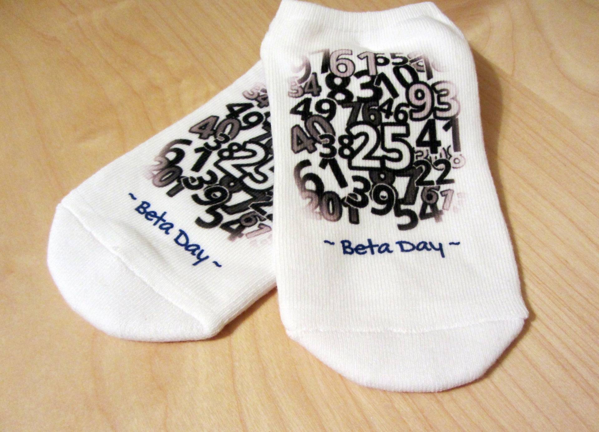 Ivf Socken, Lucky Beta Day Socken - Bfp Pupo, Beta-Nummern, Hcg, Schwangerschaftstest, Ersatzmutter, Glück, Babystaub, Iui, Positiv, Poas, 2Ww Ivf Socken, Lucky Beta Day Socken - Bfp Pupo, Beta-Nummern, Hcg, Schwangerschaftstest, Ersatzmutter, Glück, Babystaub, Iui, Positiv, Poas, 2Ww von IVFSurrogacyGoodies