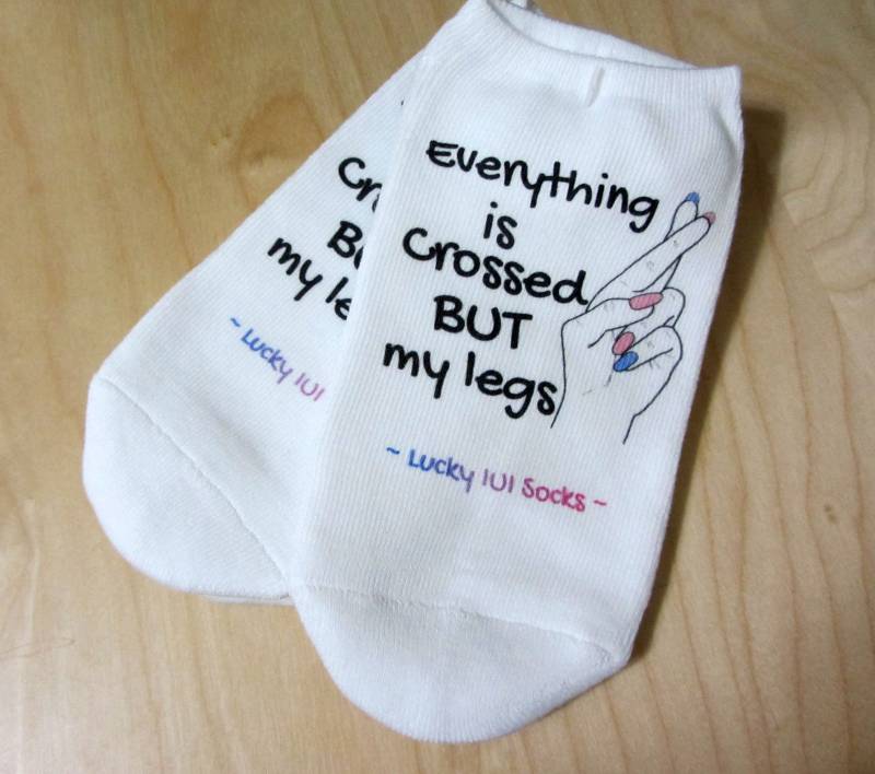 Ttc Socken, Ivf Lucky Iui Socken -Alles Ist Gedrückt Außer Meine Beine - Daumen Drücken Für Iui von IVFSurrogacyGoodies