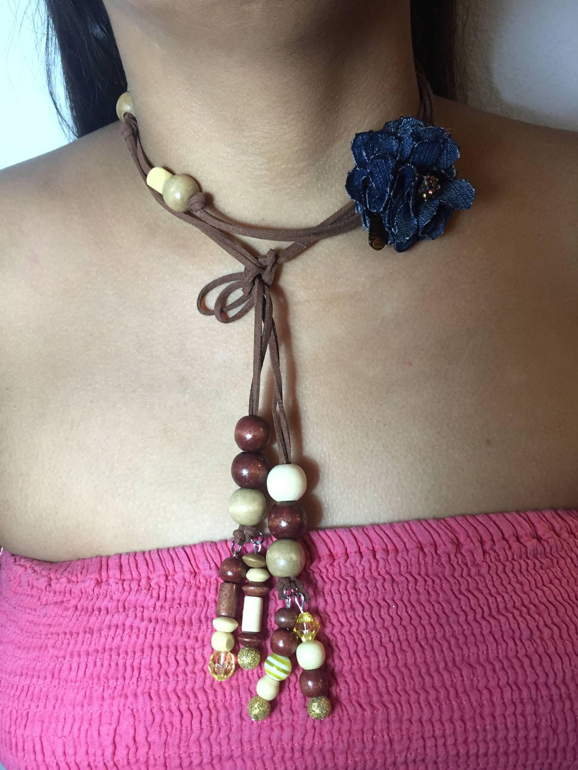 Braune Perlenkette Mit Blauen Rose von IYNS