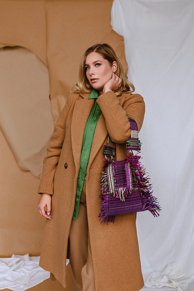 Lila Dreieck Form Top Geldbörse, Boho Fransen Gewebter Griff, Benutzerdefinierte Riemen, Statement Tasche, Hobo Carryall Handtasche, Bohemia Spirit von IZAANDRI