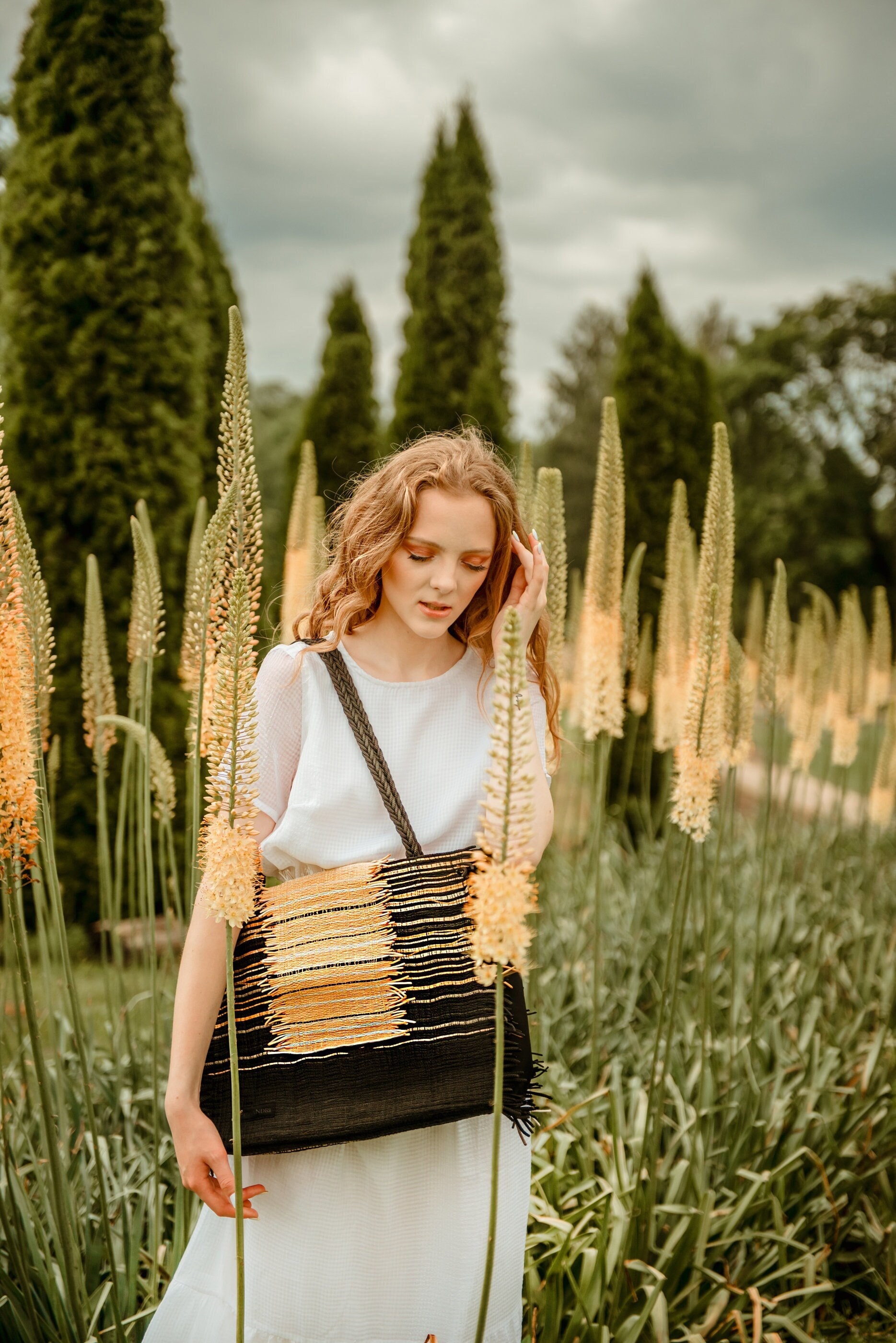 Personalisierte Handgemachte Boho Fransen-Umhängetasche Für Frauen, Einzigartige Textur-Einkaufstasche, Benutzerdefinierte Plus Size Handtasche von IZAANDRI