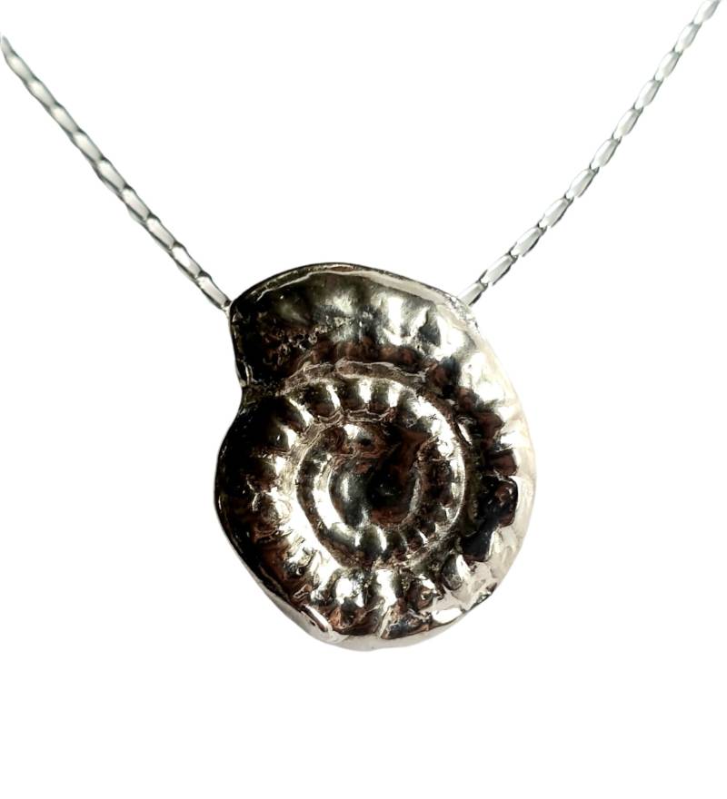 Massive Silberne Ammonit Halskette Massive Silberne Ammonit Halskette von IanBarrettJewellery