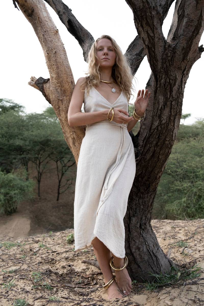 Beiges Ärmelloses Wickelkleid, Hanf-Baumwollkleid, Boho-Midikleid, Hanf-Baumwoll-Boho-Kleid, Natürliche Kleidung, Sommer-Handwebstuhlkleid von AshvathaEcowear