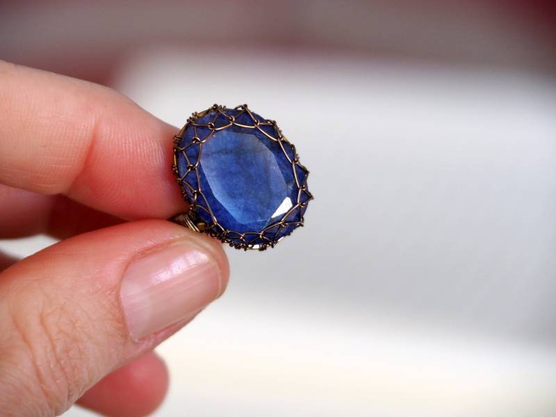 Tiefes Meerwasser Sodalith Offen Band Draht Gewickelt Statement Ring Tiefes Meerwasser Sodalith Offen Band Draht Gewickelt Statement Ring von IanirasArtifacts