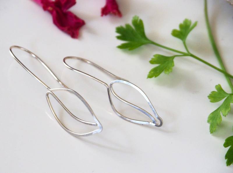sterling Silber Blatt Ohrringe, Kleine Baumeln Zierliche Alltagsschmuck Natur Inspirierte Geschenke Für Frauen Geschenk Sie sterling Silber Blatt Ohrringe, Kleine Baumeln Zierliche Alltagsschmuck Natur Inspirierte Geschenke Für Frauen Geschenk Sie von IanirasArtifacts