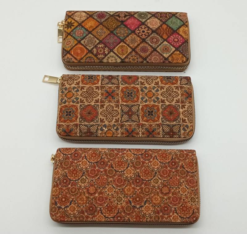 Portemonnaie Mit Reißverschluss Viele Fächer, Tolle Optik Und Sehr Angenehm Zum Anfassen, Kartenetui Geschenk Idee Blumenmuster von Iberiashop