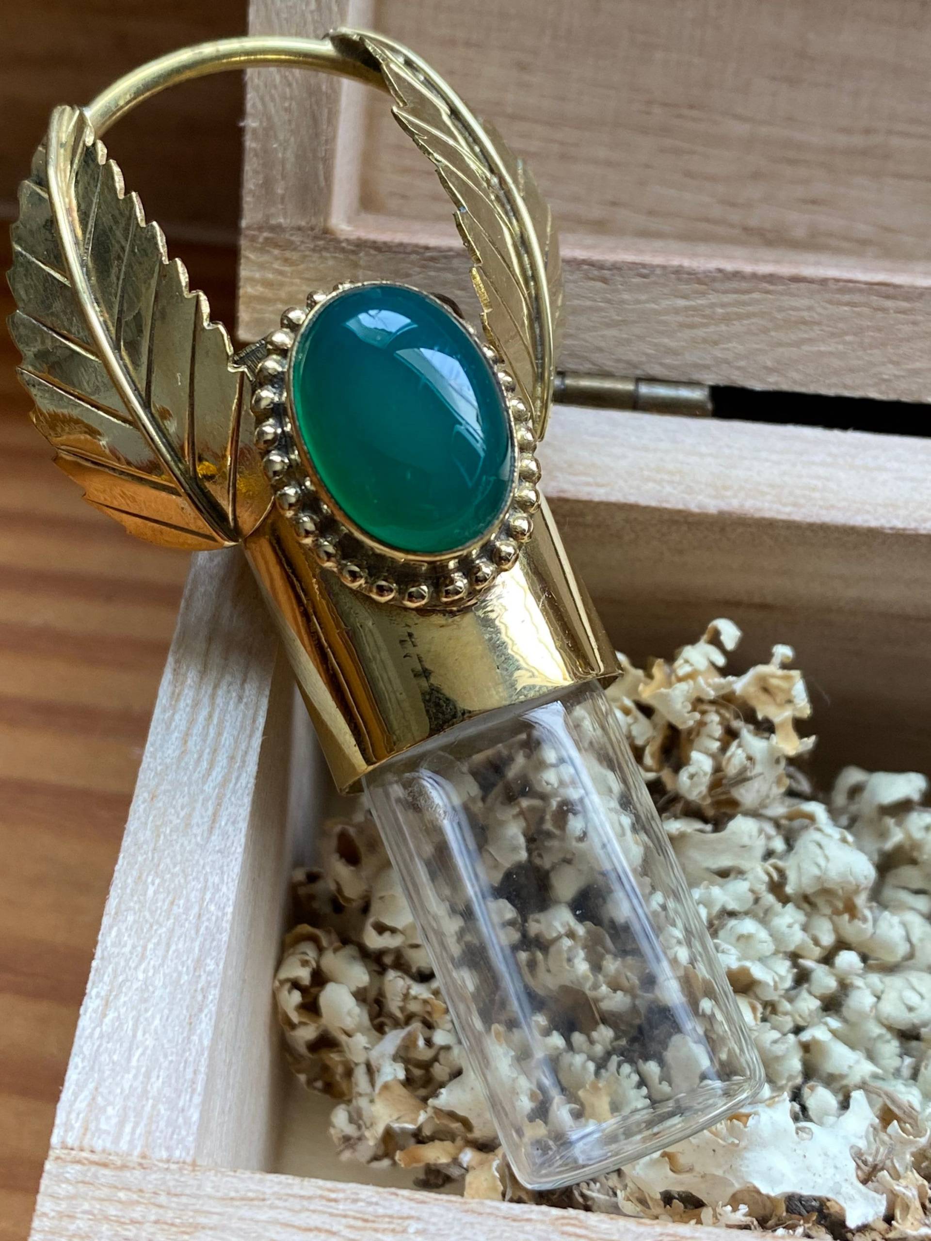 Magic Box 4Amulette Natural = Drusenanhänger-Malaquite Und Serpient Ohrringe-Magic Bottle Avventurina Grün - Verstellbarer Ring Mit Grünem Onyx Magic Box 4Amulette Natural = Drusenanhänger-Malaquite Und Serpient Ohrringe-Magic Bottle Avventurina Grün - Verstellbarer Ring Mit Grünem Onyx von IBINDIAjewels