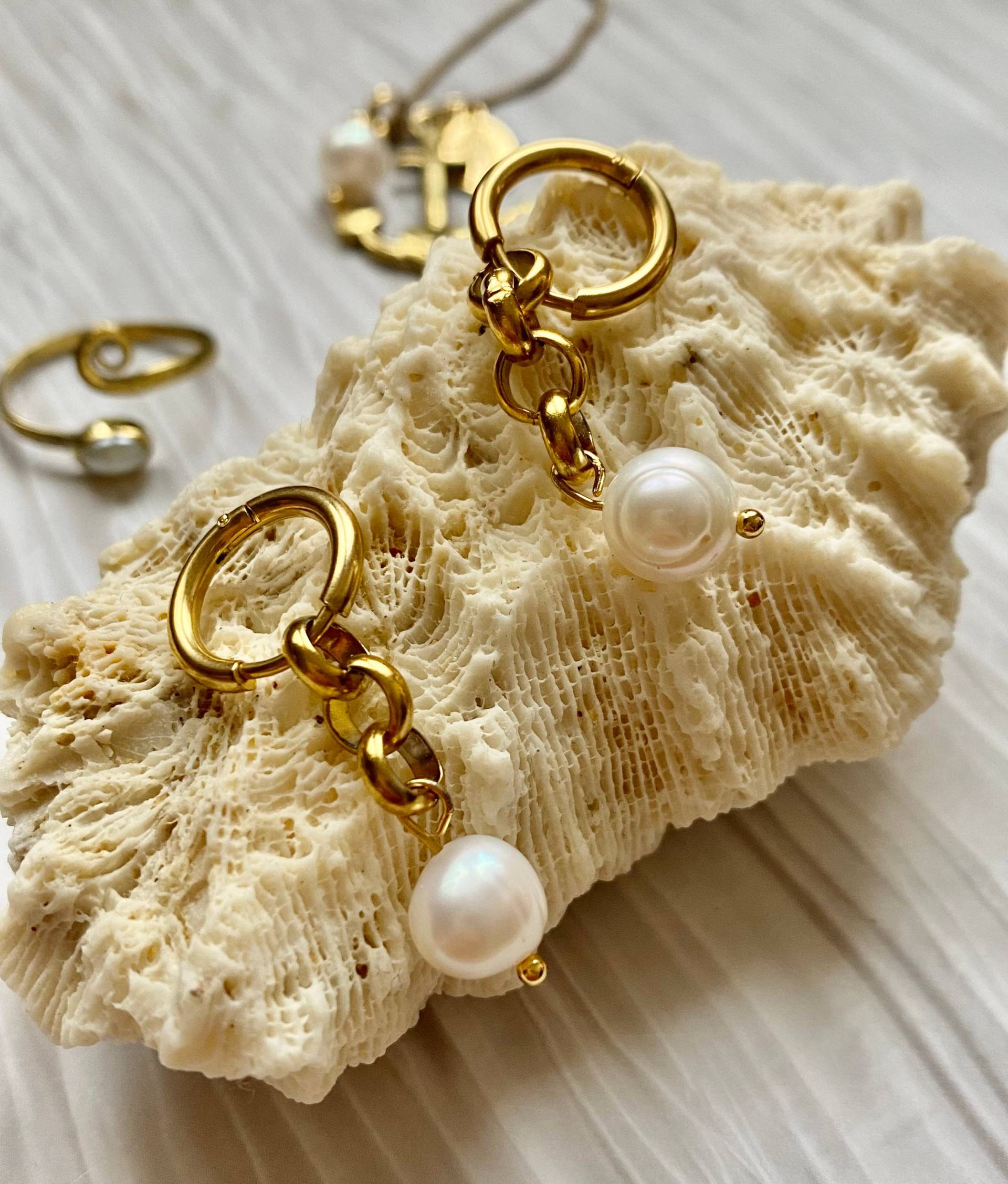 Perlenset - Set Ohrring Mit Natürlicher Flussperle Und Goldkettenkette Congante Perle Plus Anker. Anillito Verstellbare Perlenset - Set Ohrring Mit Natürlicher Flussperle Und Goldkettenkette Congante Perle Plus Anker. Anillito Verstellbare von IBINDIAjewels