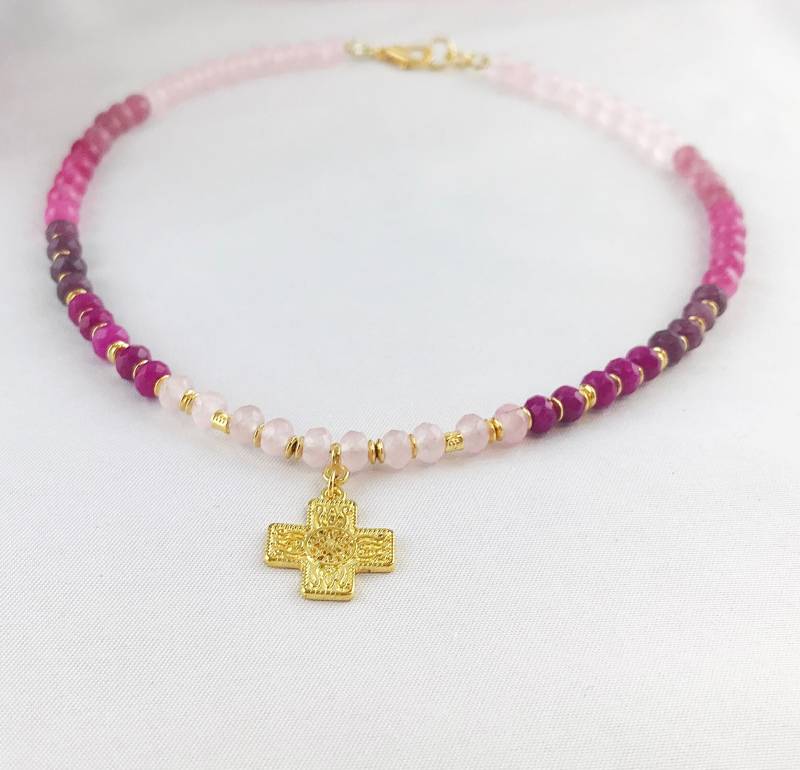 Boho-style Perlenkette Gold | Halskette Damen Mit Kreuz-Anhänger Und Echtem Rosenquarz & Rubin Ibiza Schmuck von IbizaSchmuck