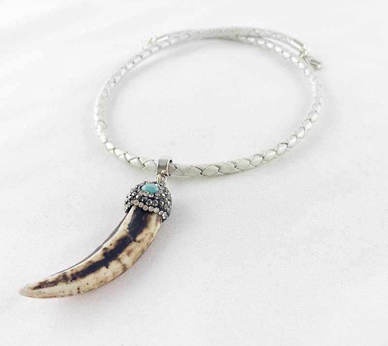 Echte Lederkette Damen Silber | Boho-style Halskette Mit Horn & Kristall Nappalederkette Zahn Ibizaschmuck von IbizaSchmuck