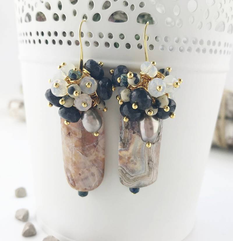 Ohrringe Gold - Boho Style | Hängend Hope Halbedelstein Designerohrringe Süßwasserperlen Jaspis Jade Edelsteinohrringe von IbizaSchmuck