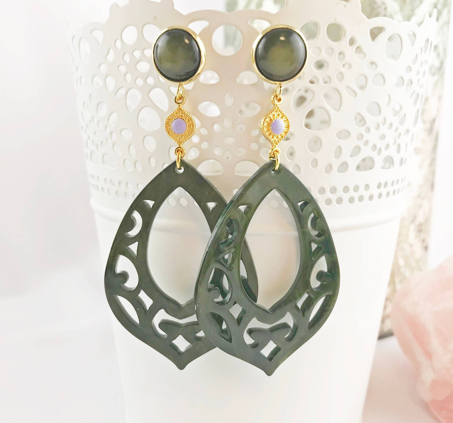 Ohrringe Gold - Boho Style | Hängend in Grün Lila Mit Emaillierten Ornamenten Hängeohrringe Für Den Sommer Statement Ohrringe Gold - Boho Style | Hängend in Grün Lila Mit Emaillierten Ornamenten Hängeohrringe Für Den Sommer Statement von IbizaSchmuck