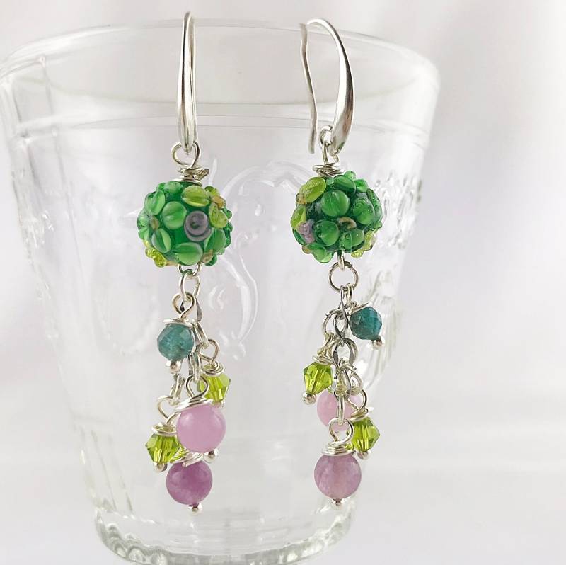 Ohrringe Silber - Boho Style | Grape Hängend Grün Lila Apatit| Edelsteinohrringe Hängeohrringe von IbizaSchmuck