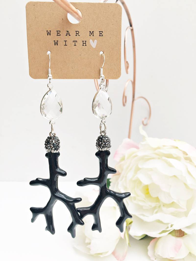 Ohrringe Silber - Boho Style | Hängend Xl Koralle Kristallschmuck Schwarz Grau Hängeohrringe Versilbert Sommerschmuck Ohrringe Silber - Boho Style | Hängend Xl Koralle Kristallschmuck Schwarz Grau Hängeohrringe Versilbert Sommerschmuck von IbizaSchmuck