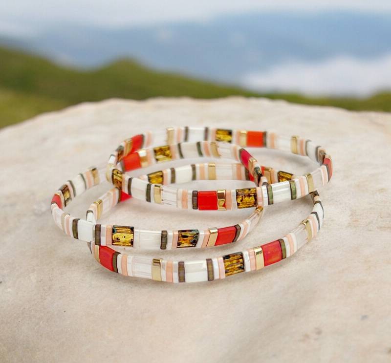 Perlenarmband Bella Terra Gold Damen | Boho Style Orange Lachs Ibiza Schmuck Armreif Schmal von IbizaSchmuck