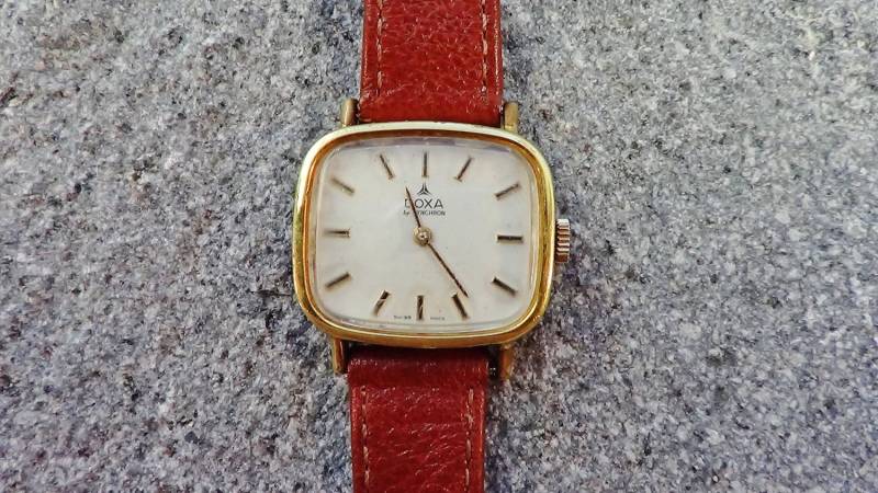 Doxa Square Stift in Einem Rundloch von Iboyart