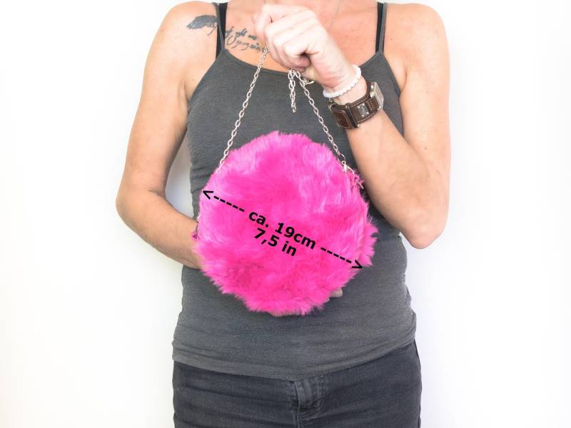 Runde Felltasche Pink Plüsch - Handgemachte Umhängetasche Mit Gurt Oder Kette Fluffy Festival Bag in 7 Farben von IbsMyBag