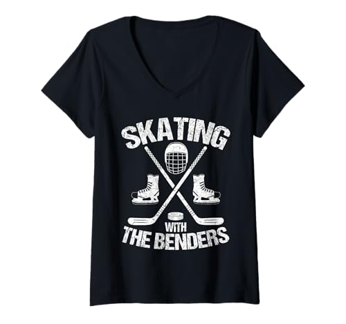Damen Skaten mit den Benders Hockey-Skate-Helmschlägern T-Shirt mit V-Ausschnitt Damen Skaten mit den Benders Hockey-Skate-Helmschlägern T-Shirt mit V-Ausschnitt von Ice Hockey Skates Puck Helmet Ice Rink Sticks