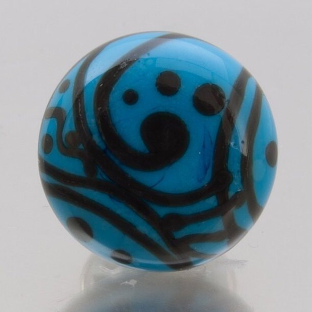 Anstecknadel - Serenity in Dunklem Himmelblau Und Grau. Glas Von Jennie Yip von IcedMoments