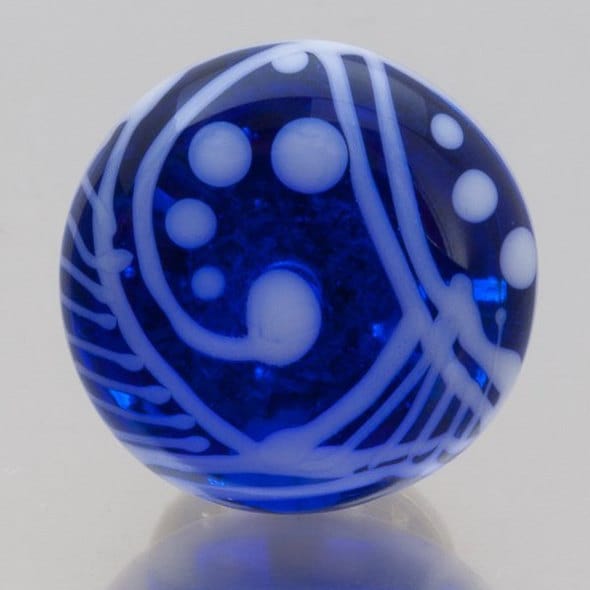 Anstecknadel - Serenity in Transparentem Blau Und Weiß. Glas Von Jennie Yip von IcedMoments