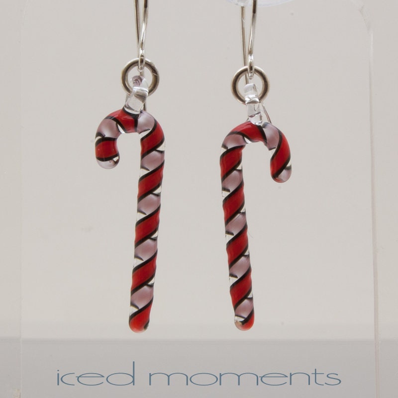 Candy Cane Ohrringe in Rot, Weiß Und Schwarz. Murano-Glas Sterling-Silber Von Jennie Yip Candy Cane Ohrringe in Rot, Weiß Und Schwarz. Murano-Glas Sterling-Silber Von Jennie Yip von IcedMoments