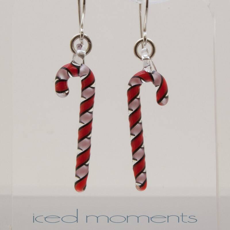 Candy Cane Ohrringe in Rot, Weiß Und Schwarz. Murano-Glas Sterling-Silber Von Jennie Yip Candy Cane Ohrringe in Rot, Weiß Und Schwarz. Murano-Glas Sterling-Silber Von Jennie Yip von IcedMoments