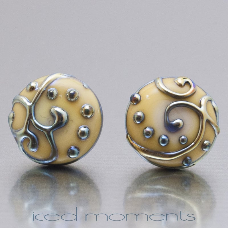 Ohrstecker - Line Art in Opal Gelb Und Silber. Lampwork Glas Sterlingsilber, Von Jennie Yip Ohrstecker - Line Art in Opal Gelb Und Silber. Lampwork Glas Sterlingsilber, Von Jennie Yip von IcedMoments