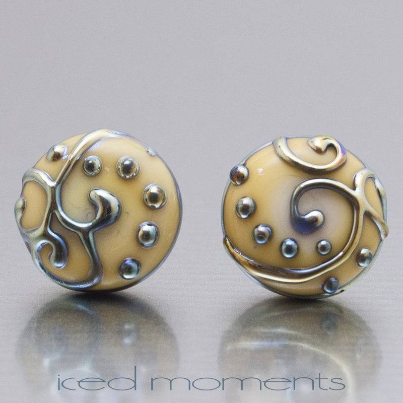 Ohrstecker - Line Art in Opal Gelb Und Silber. Lampwork Glas Sterlingsilber, Von Jennie Yip Ohrstecker - Line Art in Opal Gelb Und Silber. Lampwork Glas Sterlingsilber, Von Jennie Yip von IcedMoments