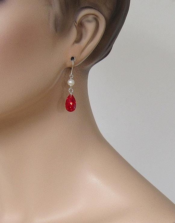 Ohrringe Mit Swarovski Steinen Und Süßwasserperlen, Tropfe, 925 Silber. Rot Siam von IcejewelsDesign