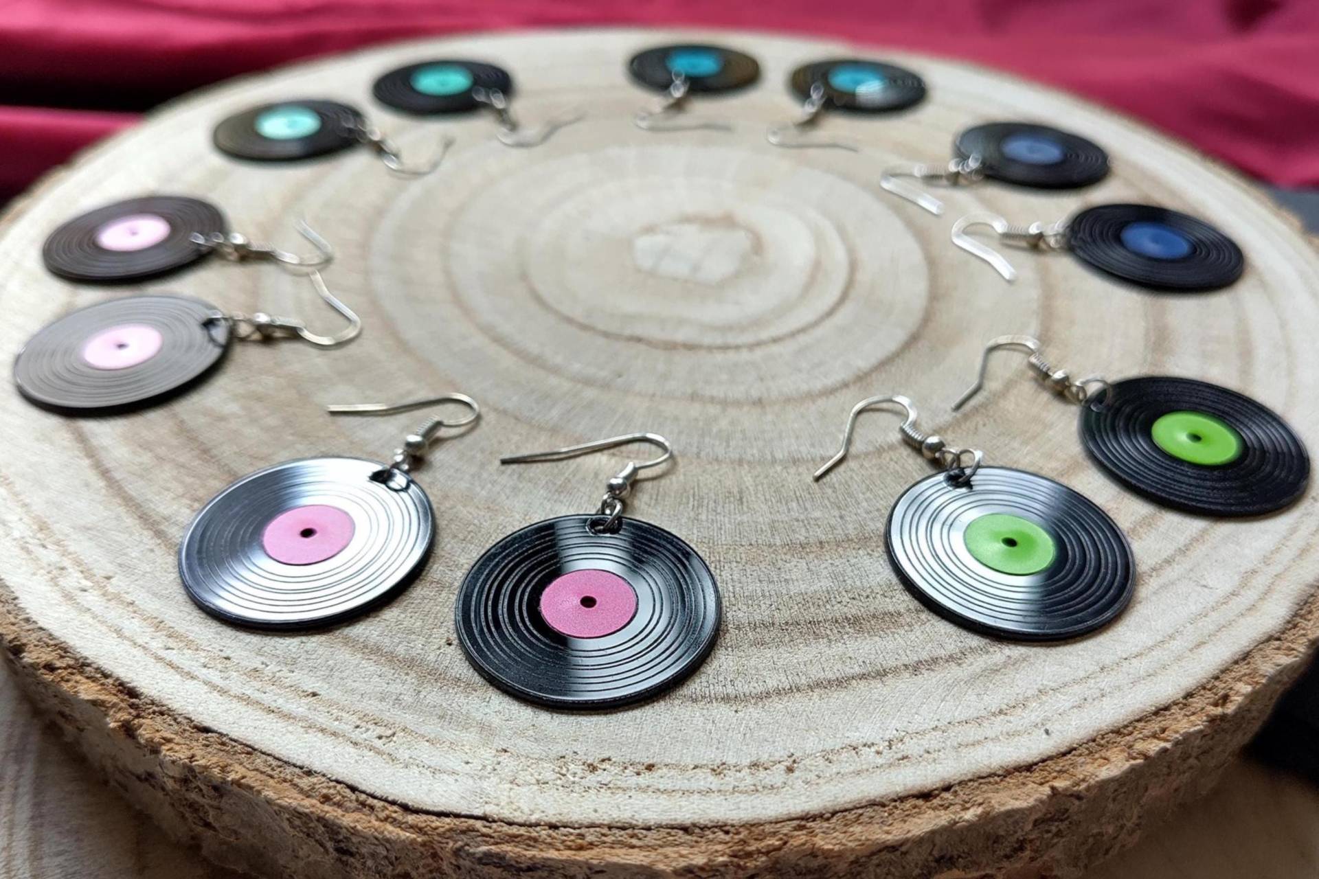 Schallplatten Ohrringe Acryl - Verschiedene Farben Gravierte Rillen Schallplatten Ohrringe Acryl - Verschiedene Farben Gravierte Rillen von Icemaden