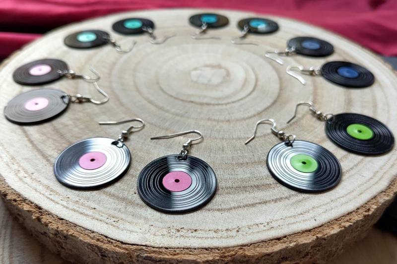 Schallplatten Ohrringe Acryl - Verschiedene Farben Gravierte Rillen Schallplatten Ohrringe Acryl - Verschiedene Farben Gravierte Rillen von Icemaden