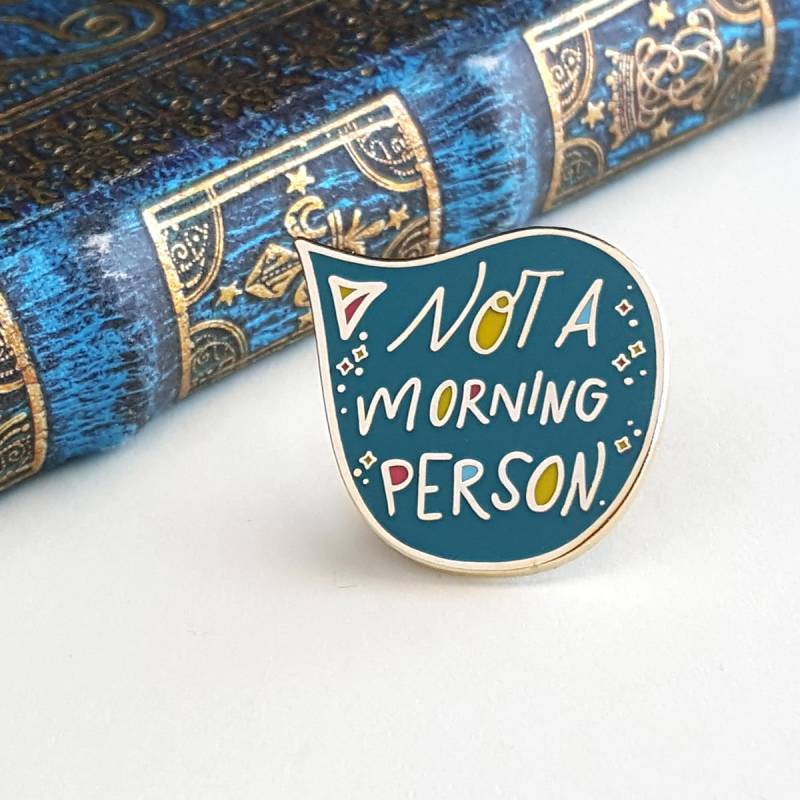 Keine Morgenperson - Hand Beschriftet Emaille Pin von IceyDesigns