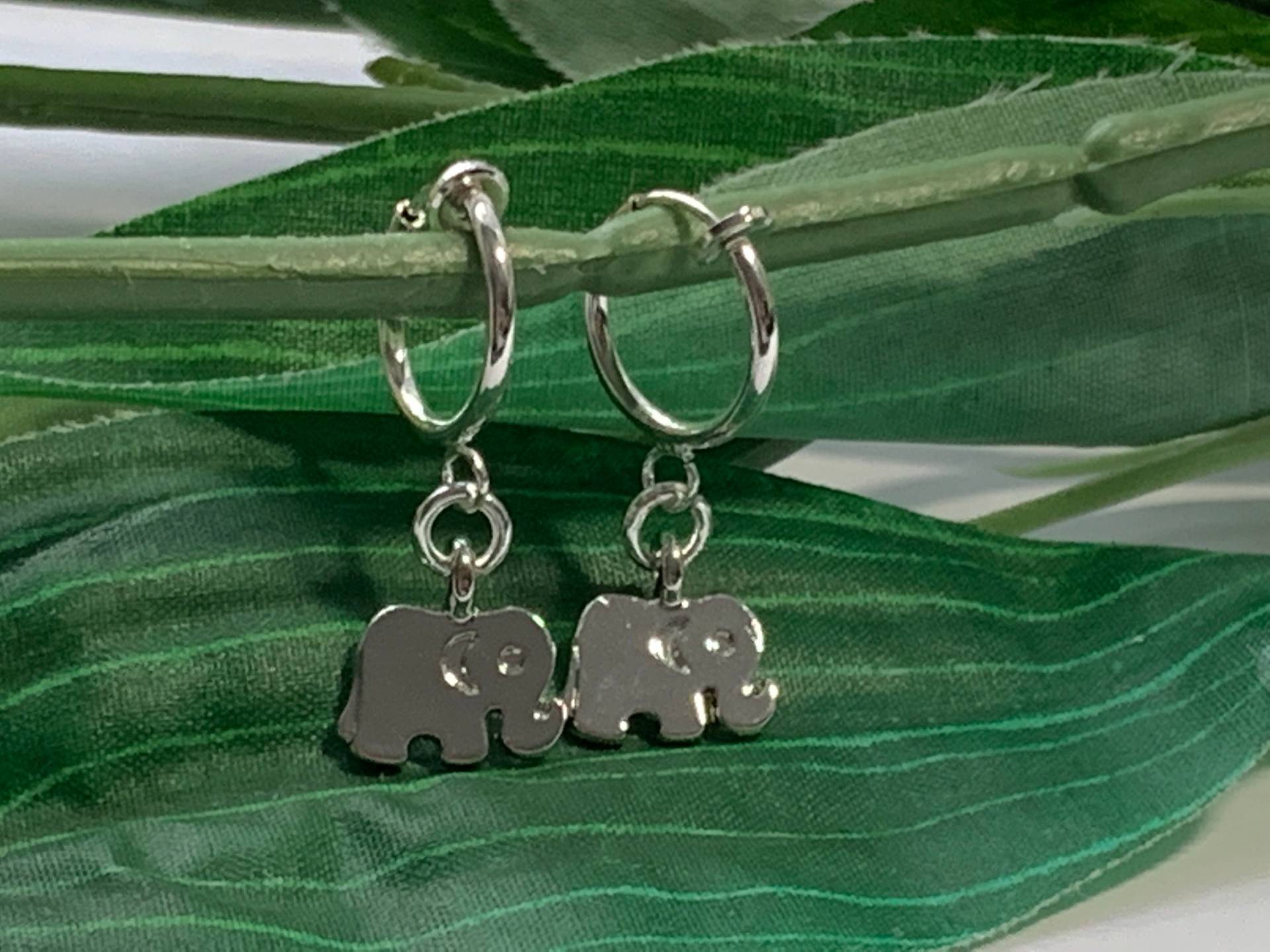 Elefant Creolen Ohrclips, Libelle Mädchen Ohrringe, Clip On von IckleAccessories