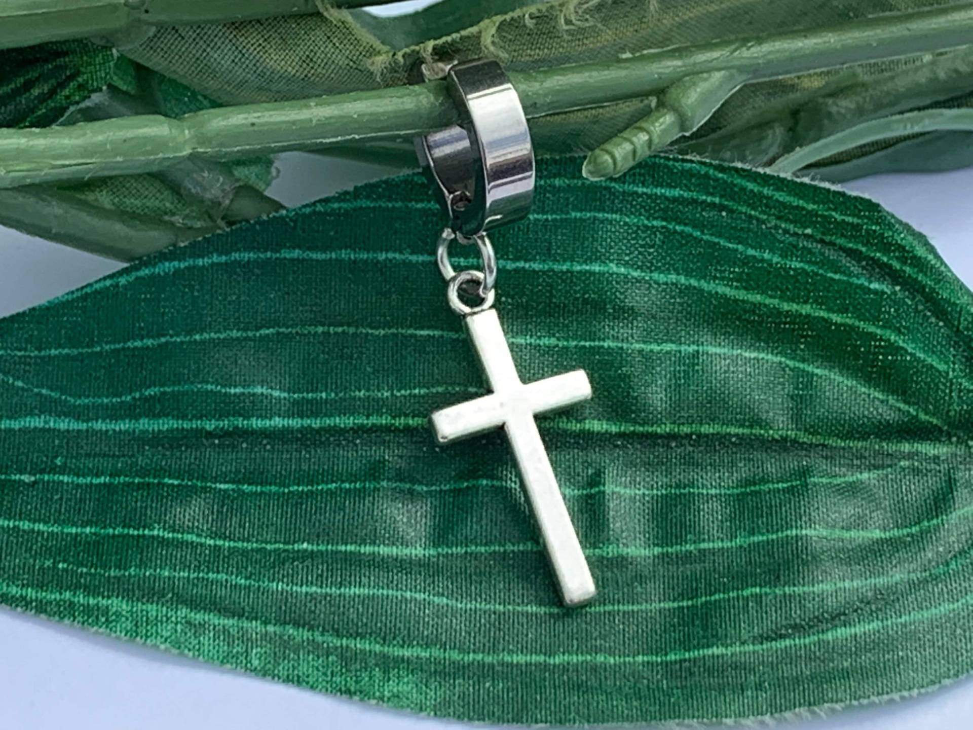 Manschetten-Kreuz-Ohrclip, Jungen-Kreuz-Ohrring, Manschetten-Clip-Ohrringe Für Jungen Oder Mädchen, Kreuz-Ohrring von IckleAccessories