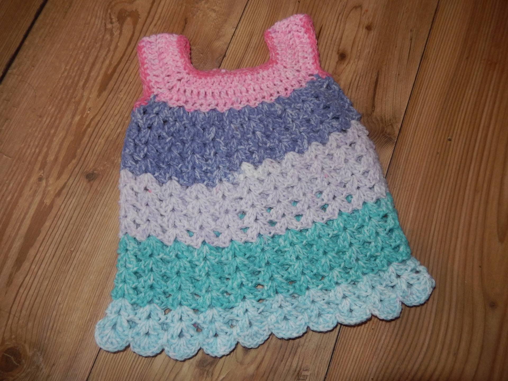 Gehäkelte Baby Kleid & Stirnband Set Multi Color Newborn Outfit von Icklepicklebabywear