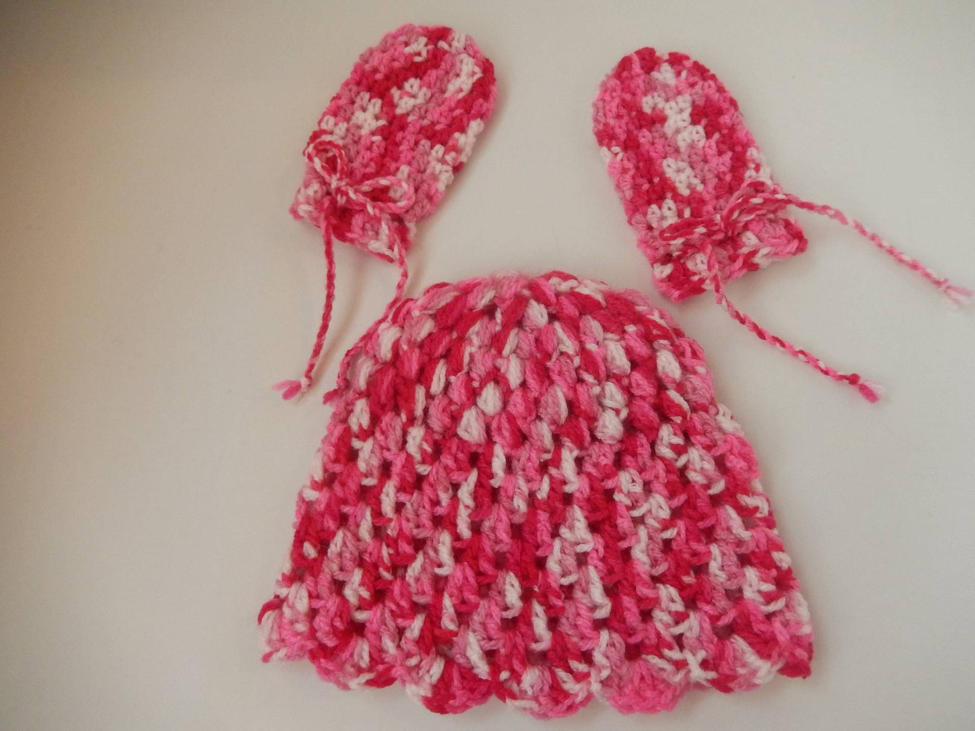 Gehäkelte Babymütze & Handschuhe, Mütze Und Fäustlinge, Rosa Weiß, Neugeborene von Icklepicklebabywear