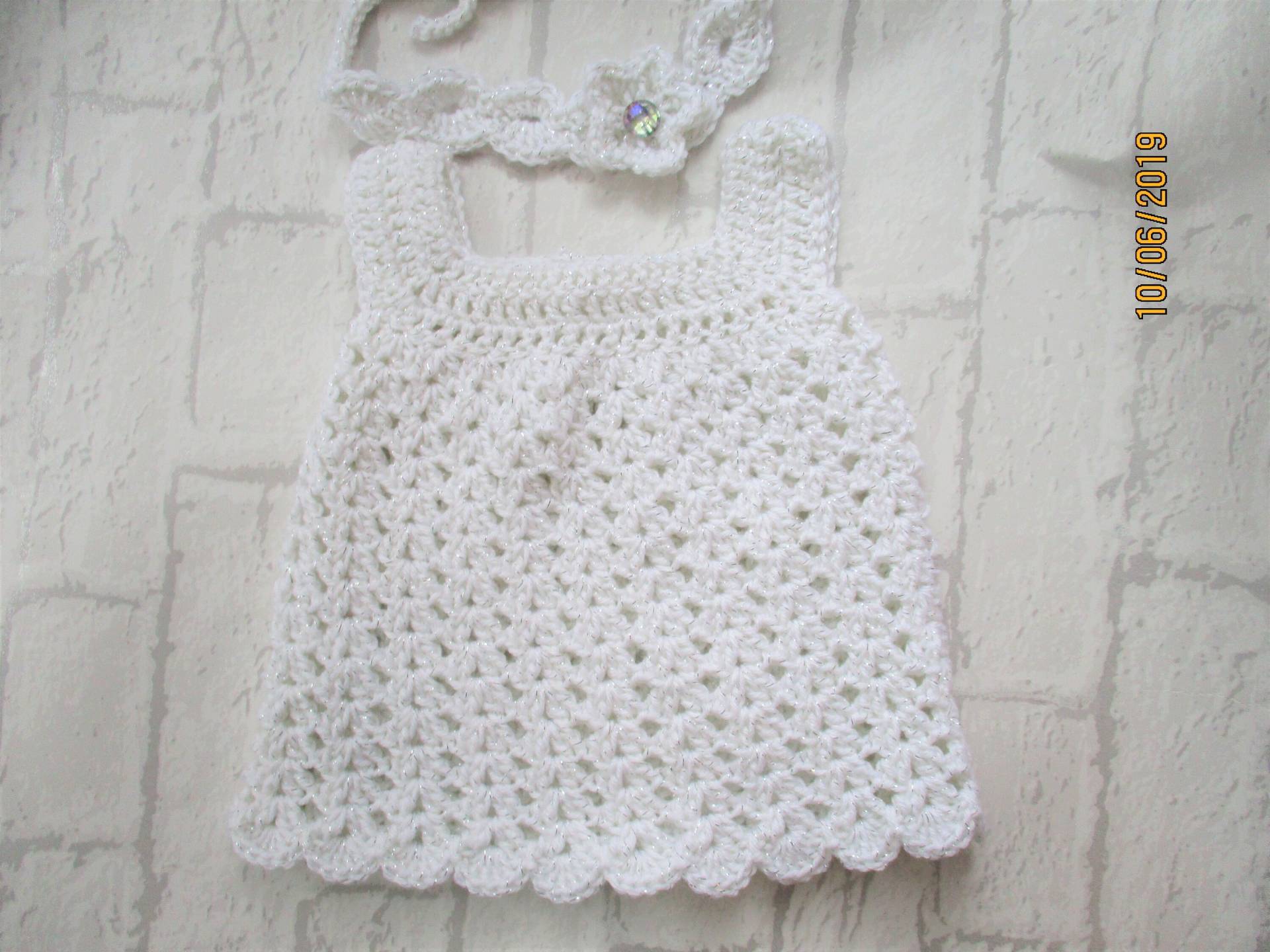 Gehäkeltes Newborn Kleid Mit Stirnband Funkelndes Weiß Baby Outfit von Icklepicklebabywear